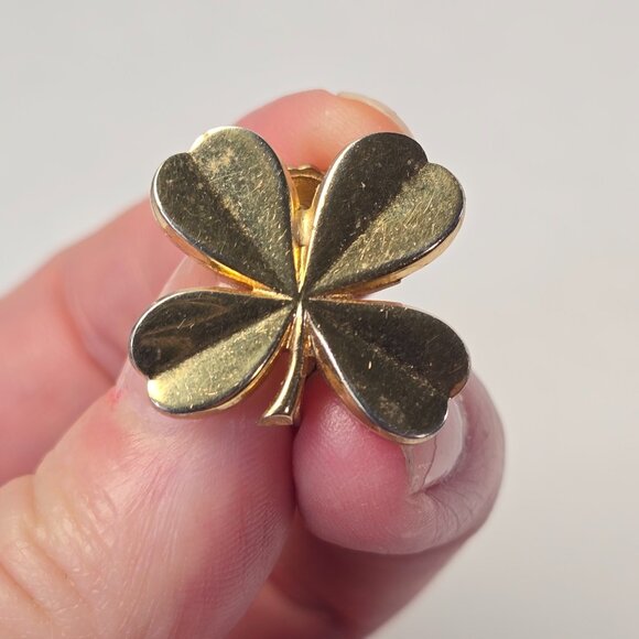 Vintage Accessocraft NYC Gold Tone Clover Shamrock Screwback Earring Single - Picture 9 of 9